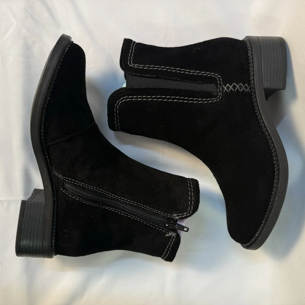 Clarks Womens Black Suede Maye Chelsea Boots sz 6 Outdoor Casual Comfort Winter‎